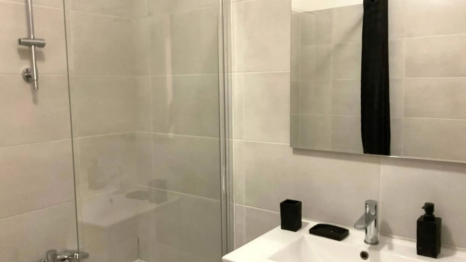 Lympia - One Bedroom Apartment Near The Port Nice