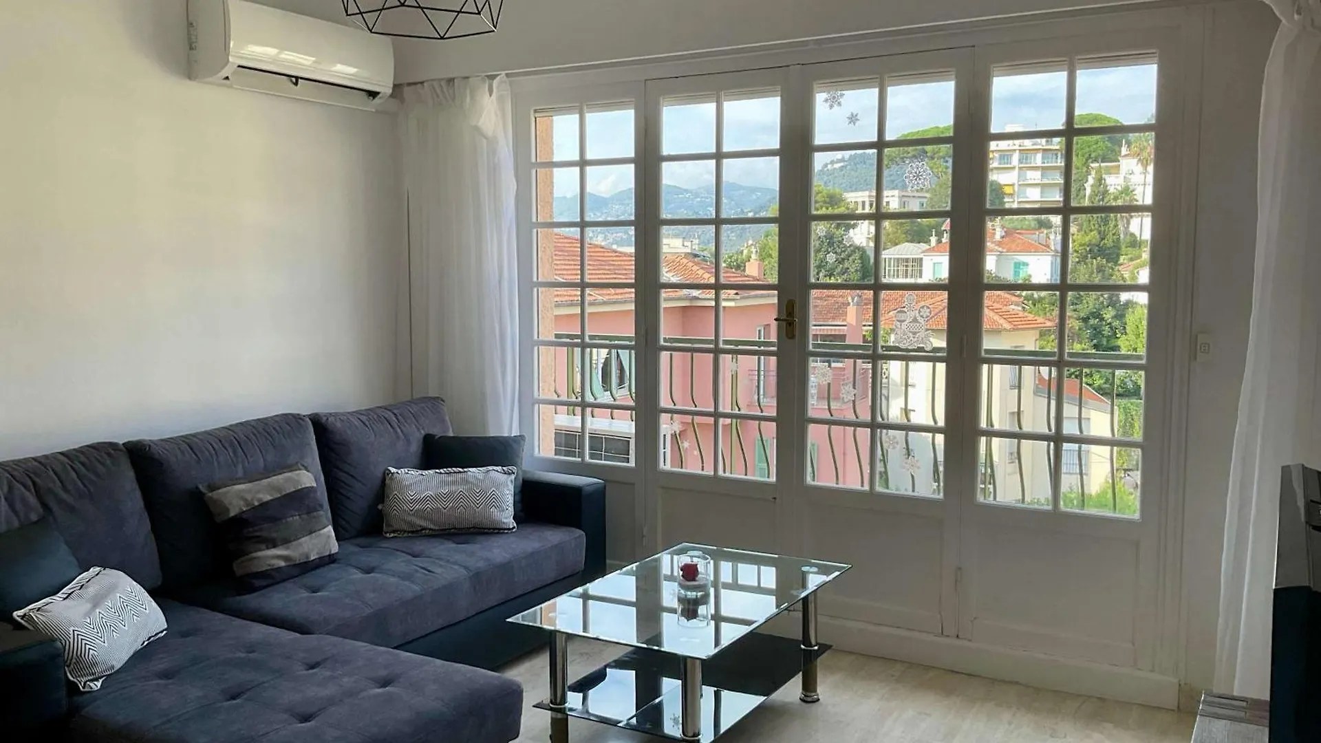 Lympia - One Bedroom Apartment Near The Port Nice